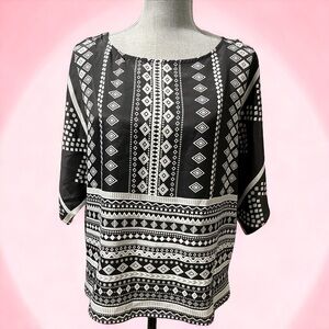 Eci New York Womens Blouse Tunic Top
Sz M Tribal print